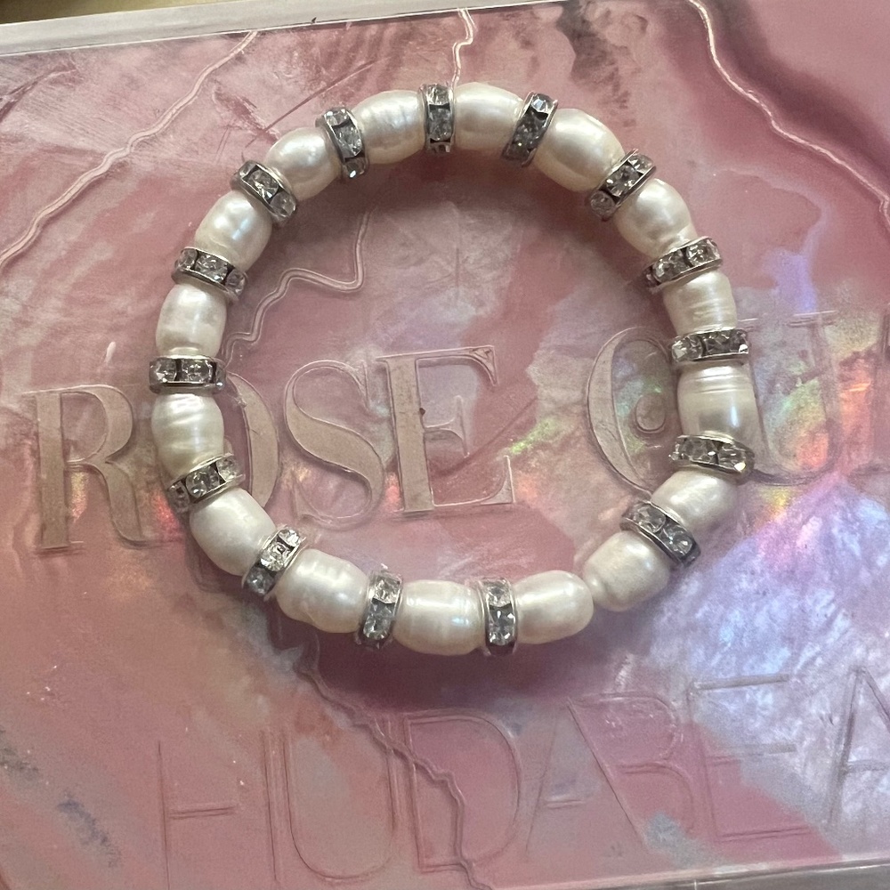 Pearl and Swarovski stretch bracelet